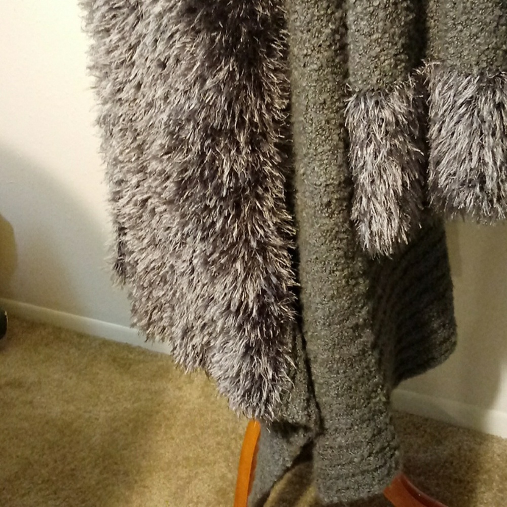 Noelle grey cardigan/sweater fringe-y faux fur one size - Picture 10 of 12